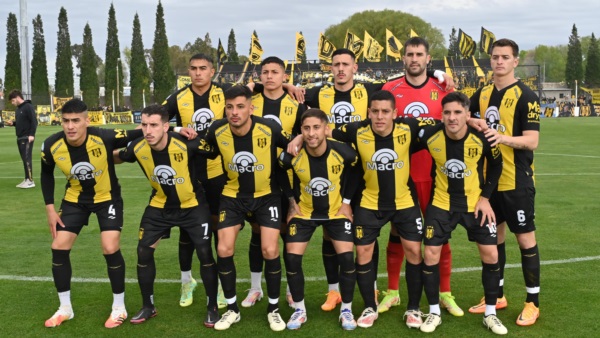 El once inicial dispuesto por Gracián para enfrentar al CADU. (Foto: Daniel Feldman/Jornada).