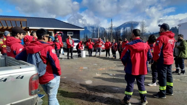 En asamblea, los combatientes de incendios forestales acordaron retomar la acción directa,.