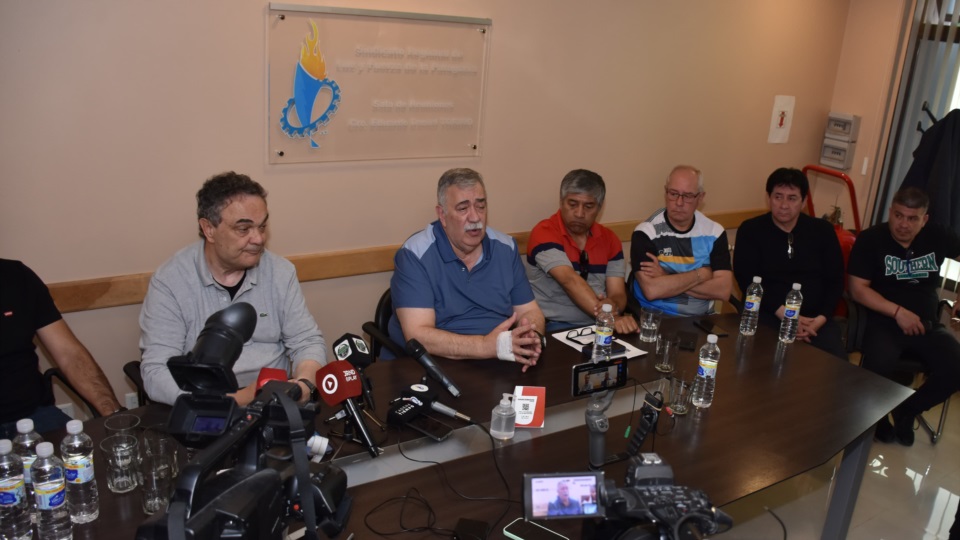 Héctor y Rogelio González en la conferencia de prensa en Luz y Fuerza.