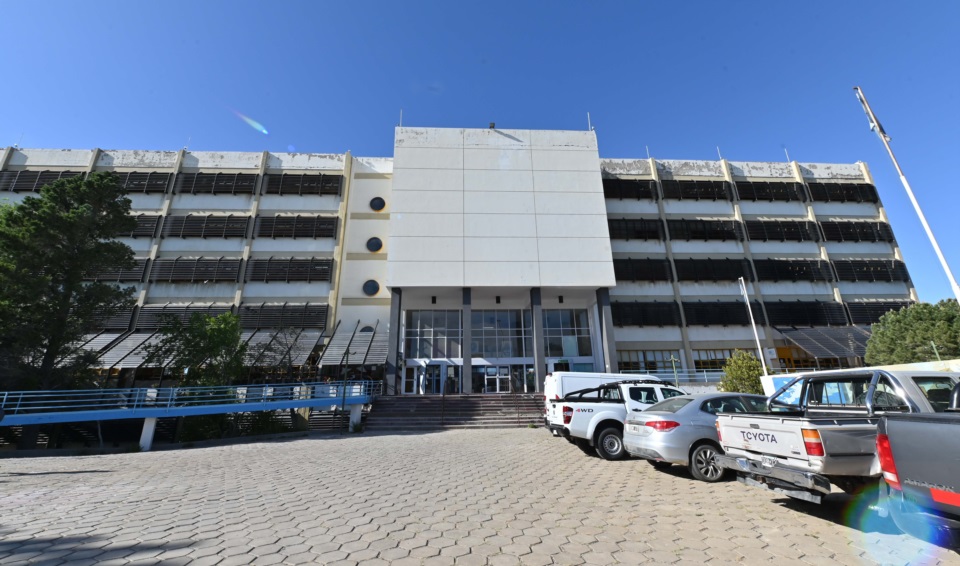 La sede central de la UNPSJB en Comodoro (Daniel Feldman/Jornada)
