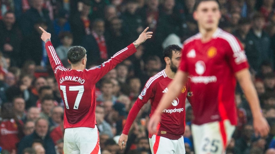 Un golazo de Garnacho coronó el triunfo de Manchester United ante Leicester City.