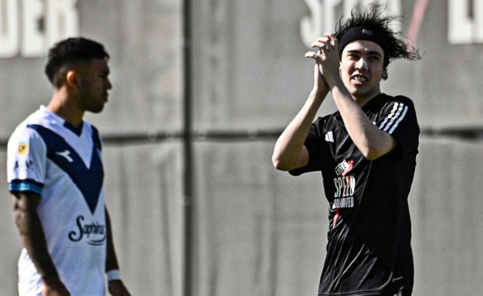 El streamer fue titular en Riestra y salió reemplazado antes del minuto de partido frente a Vélez.