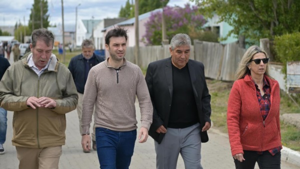 Ignacio Torres de recorrida por las calles de Ricardo Rojas.
