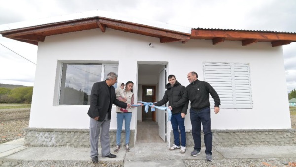 La primera de las cuatro viviendas pautadas fue entregada.