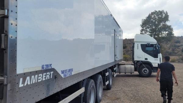 El producto era transportado en un camión de gran tamaño.