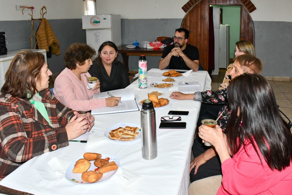 El intendente Matías Taccetta, mantuvo un encuentro con representantes de los dos Centros de Jubilados.