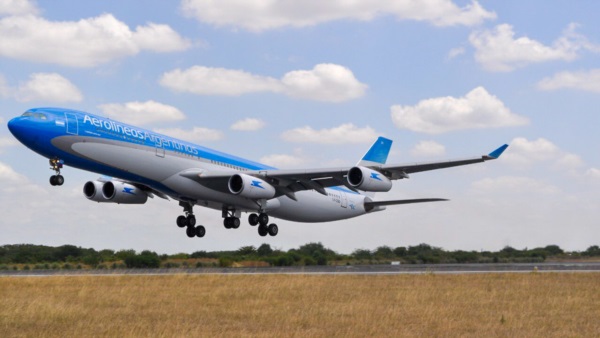 Para Milei, Aerolíneas Argentinas debe cerrarse o privatizarse.