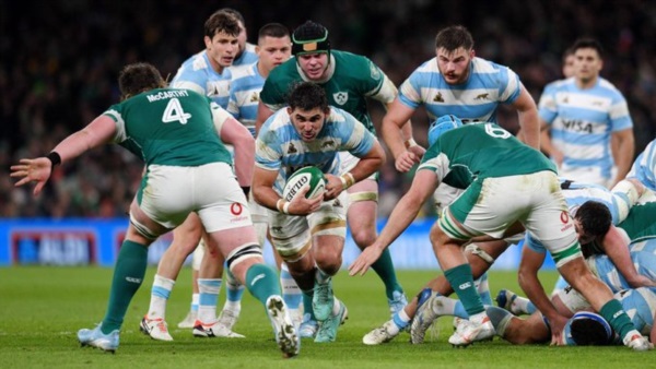 El conjunto argentino pecó de los errores no forzados concedidos en el primer tiempo, y cayó 22-19 en Dublin. 