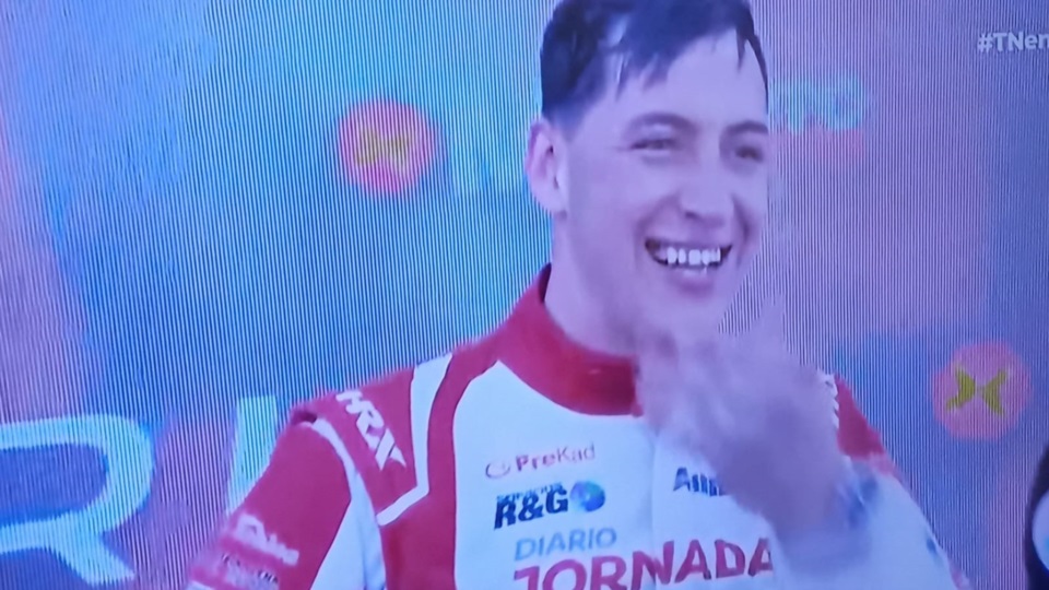 Renzo con cara de felicidad por la victoria parcial en Concordia. (Foto: TV).