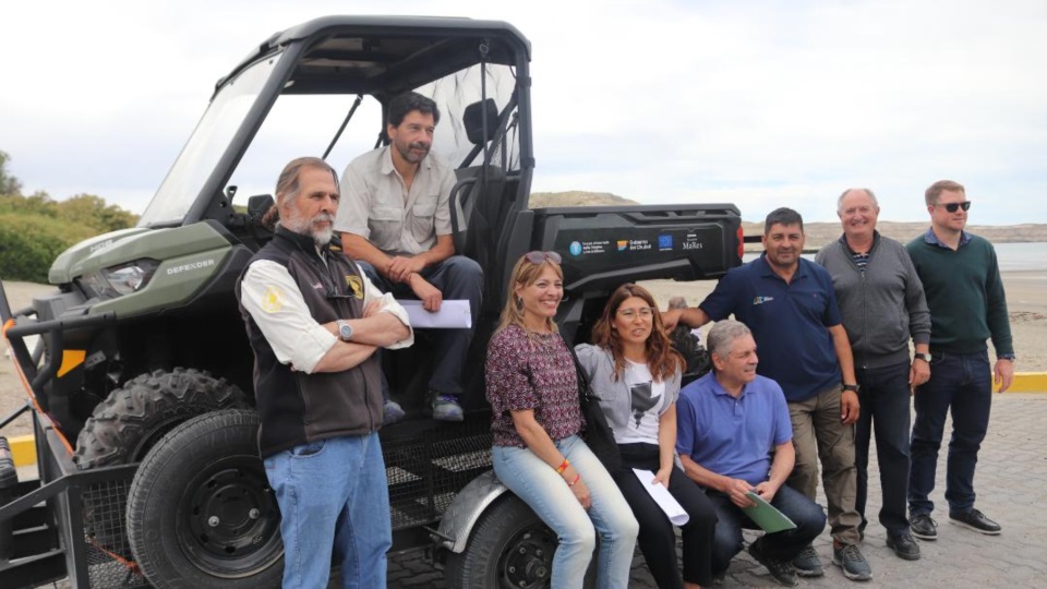 Un cuatriciclo 4x4 es parte del equipamiento incorporado.