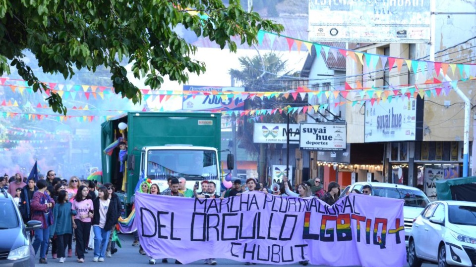 La marcha se llevó a cabo por las calles de Esquel.