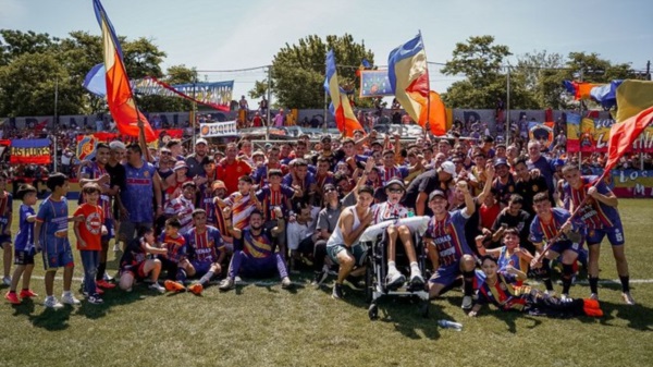 El festejo de Colegiales en la revancha ante Los Andes.