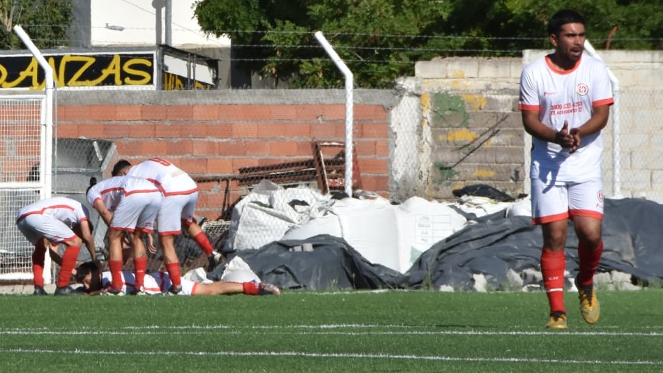 Huracán festeja el gol de Levicoy. (Foto: Sergio Esparza/Jornada).