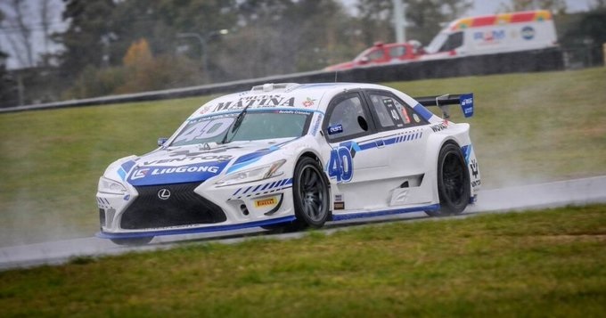 Bajo un fuerte lluvia, Marcelo Ciarrocchi se llevó una gran victoria que pone el campeonato del Top Race al rojo vivo.