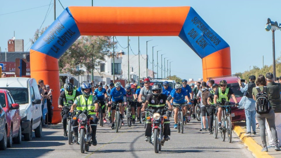 La bicicleteada arrancó en el sector del Monumento de Toninas.