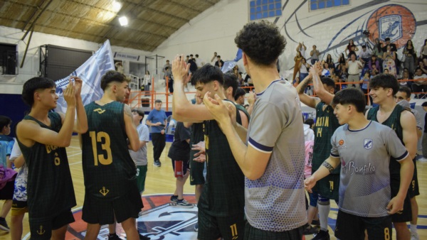 Brown festeja un nuevo triunfo ante su gente. Foto: Irina Verdié.