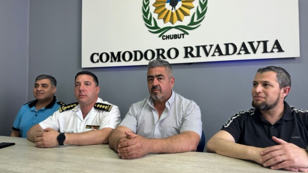 El ministro Héctor Iturrioz y el jefe de Policía, Andrés García en conferencia de prensa.