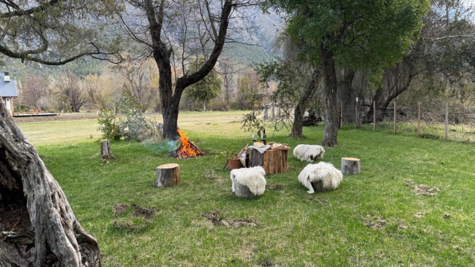 Un paisaje único de ríos, lagos y montañas.