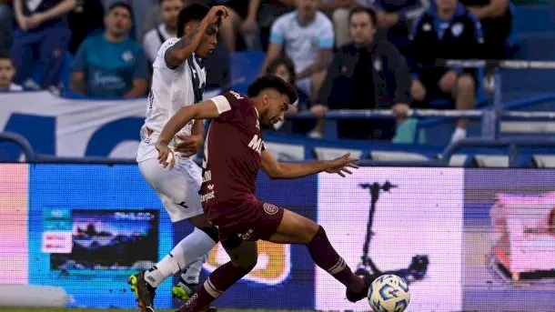 En un polémico partido del árbitro Echenique, Vélez no quebró el cero ante Lanús.