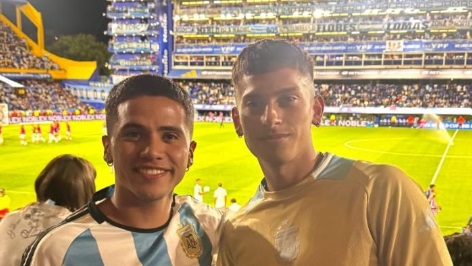 Necul (izq) y Santilli (der) en La Bombonera viendo a la Selección Argentina.