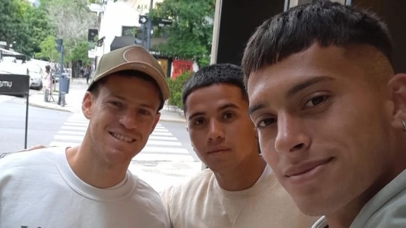 La foto entre Necul, Santilli y el 'Peque' Schwartzman. 