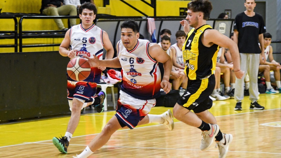 Buena faena de Echave (6) y debut de Emanuel Ferreyra (5) en el triunfazo de Ferro. (Foto: Mariano Di Giusto/Jornada).