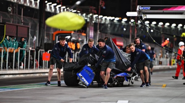 El auto del piloto argentino Colapinto quedó totalmente destruido tras protagonizar duro choque en el GP de Las Vegas.