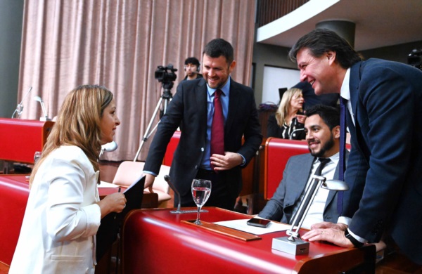 Aguilera, Pais, Coliñir y Juncos. Radicales y peronistas a pura sonrisa.