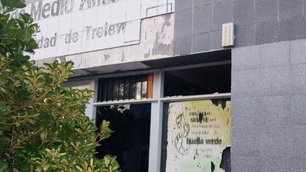 Ventana rota Oficina de Medio Ambiente Trelew