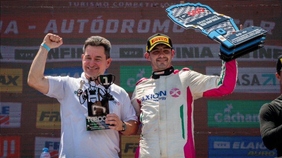 El equipo AXION energy Sport, con sus contundentes Renault Fluence, tuvo un fin de semana espectacular en el Autódromo Oscar Cabalén de Córdoba.