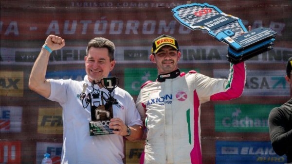 El equipo AXION energy Sport, con sus contundentes Renault Fluence, tuvo un fin de semana espectacular en el Autódromo Oscar Cabalén de Córdoba.