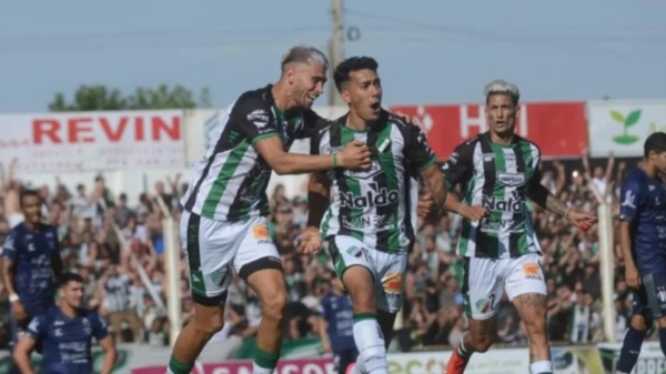 Villa Mitre se quedó con la primera final de la Reválida en el Federal A. (Foto: La Nueva).