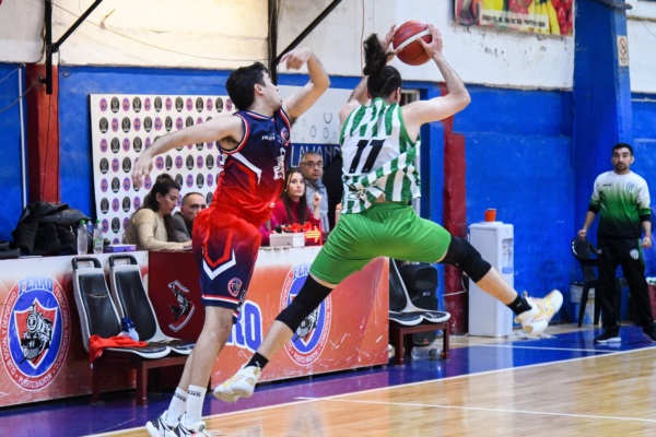 Germinal le ganó a Ferro en Madryn. (Foto: Mariano Di Giusto/Jornada).