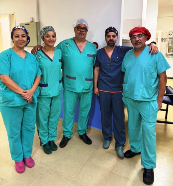 El equipo médico que participó de la exitosa cirugía.