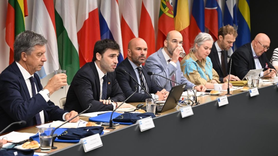 Torres presentó la Agenda de Desarrollo de Chubut ante la Unión Europea.