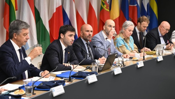 Torres presentó la Agenda de Desarrollo de Chubut ante la Unión Europea.
