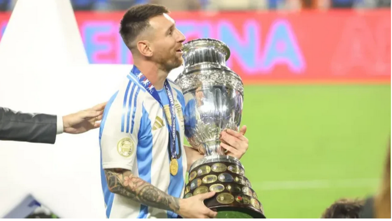 Lionel Messi con la Copa América 2024.