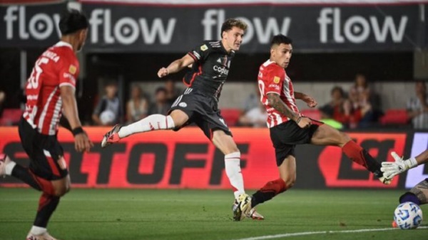Facundo Colidio anotó el primer gol de River en el UNO.