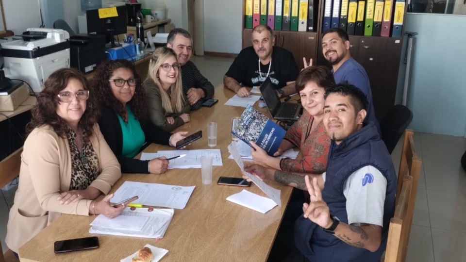 Miembros de UPCN-Chubut junto a Christian Salazar.