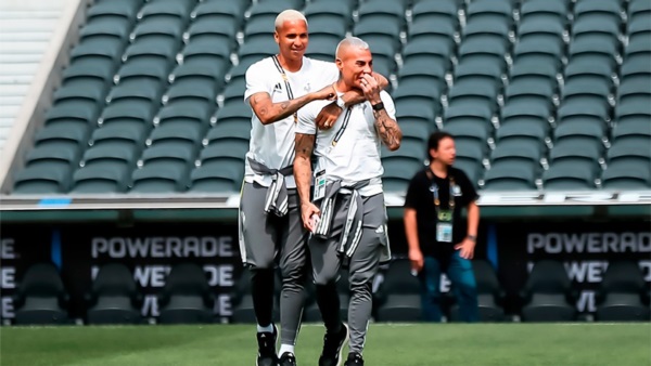  Eduardo Vargas y Deyverson en el estadio de River, donde jugarán la final ante Botagofo. 