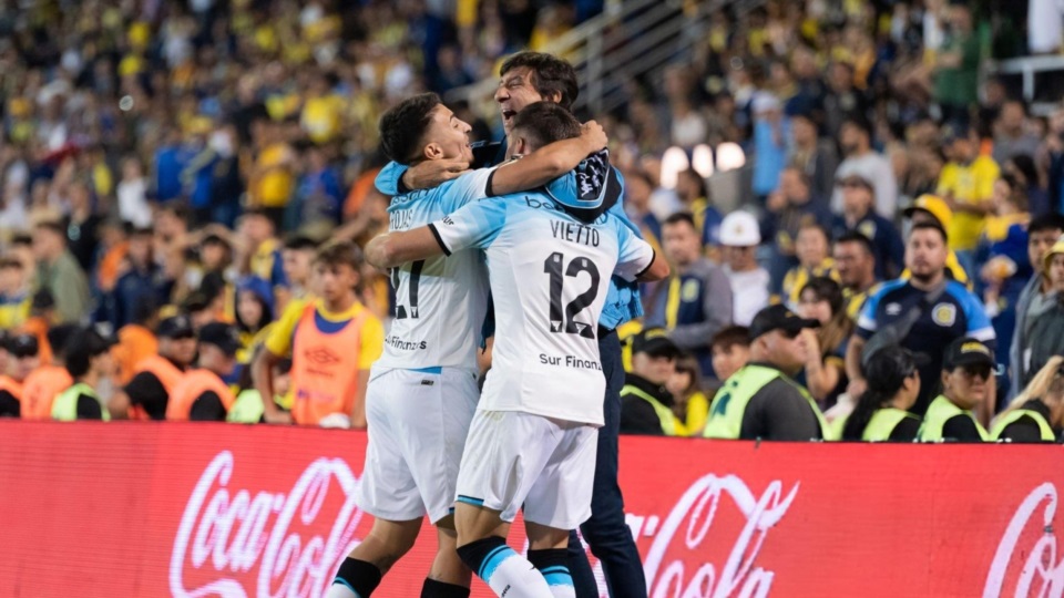 El loco festejo académico en el Gigante. Racing suma siete victorias consecutivas en todas las competencias.