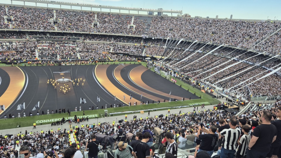 El Monumental se tiñó de albinegro.