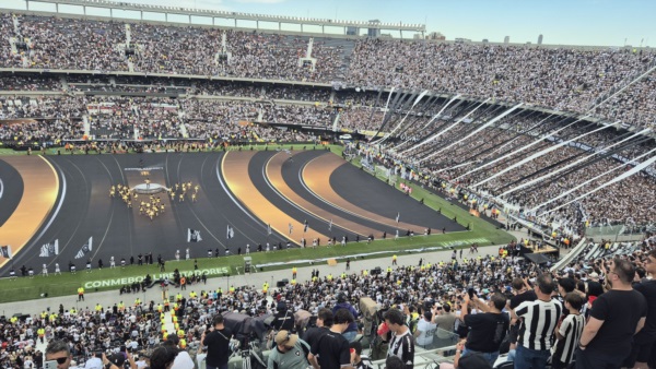 El Monumental se tiñó de albinegro.