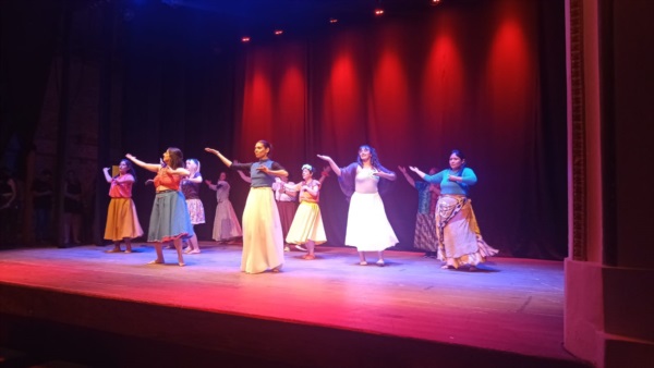 Los cierres se concretaron en el Teatro Español y en el Salón San David.