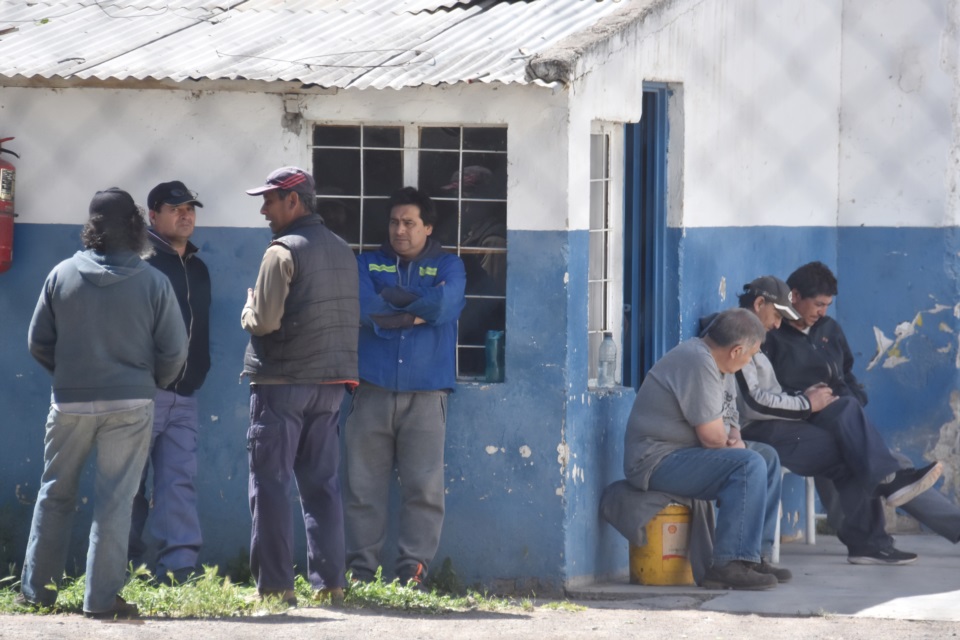 Empleados de la Cooperativa Lanera toman la planta (Fotos Sergio Esparza) JORNADA