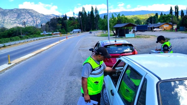 Los controles se efectuaron en diferentes vías de acceso a las localidades. 