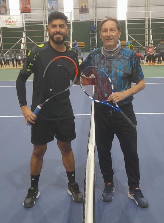 Finalistas de 4ta división singles: Maxi Tapia y Carlos Solivella.