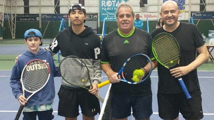 Finalistas de 3ra Varones: Bautista Suffriti/Agustino Pfister y Horacio Aristimuño/Marcelo Eckhardt.