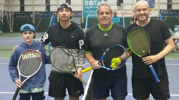 Finalistas de 3ra Varones: Bautista Suffriti/Agustino Pfister y Horacio Aristimuño/Marcelo Eckhardt.