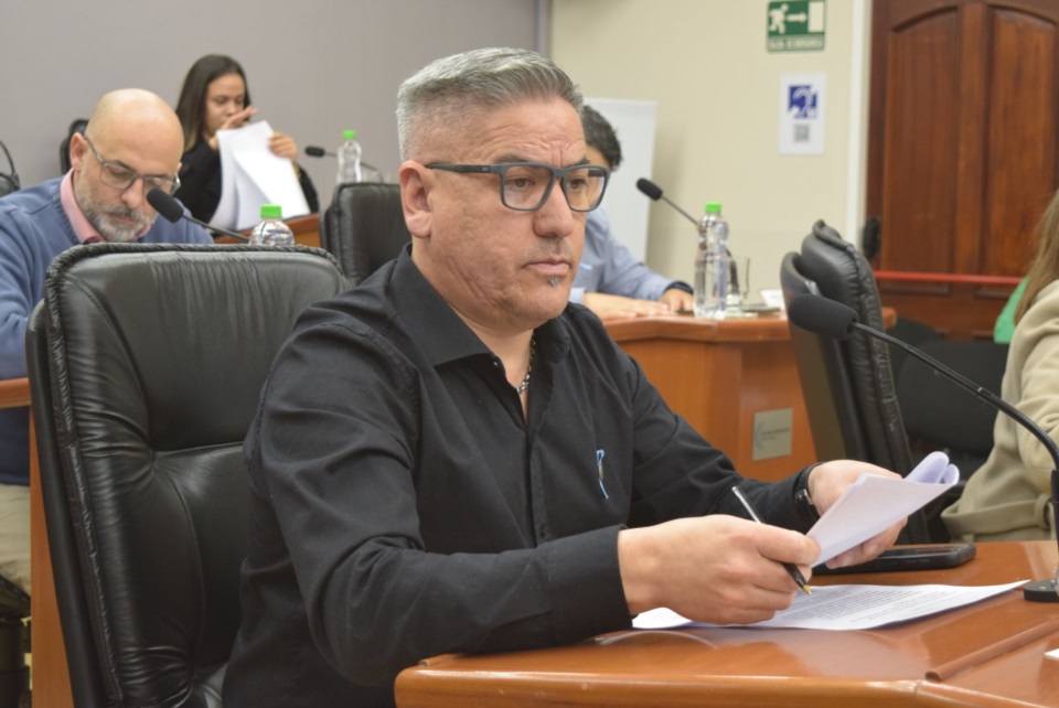 El edil Samuel Alarcón hizo de nexo entre las autoridades municipales y barriales para concretar la propuesta próxima a implementarse.